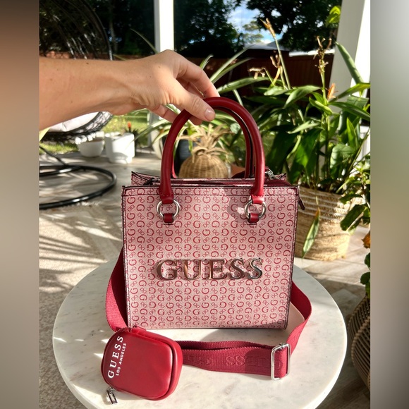 🤍❤️GUESS❤️🤍Classic Red❤️🤍Brand New❤️ NEW Guess Crossbody Handbag - Picture 4 of 6